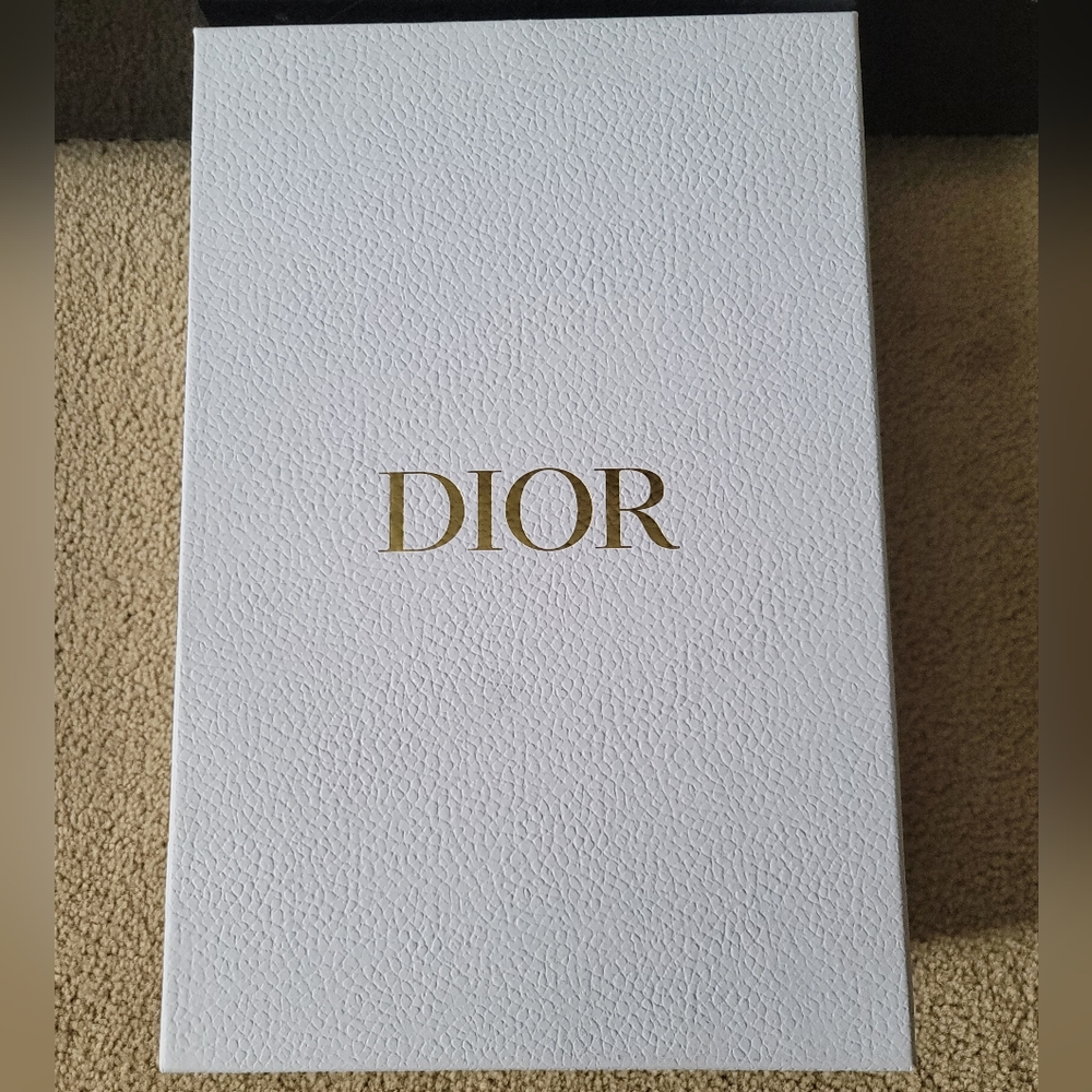 Dior box